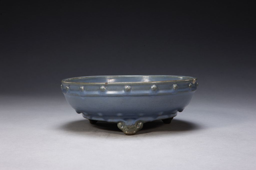 宜兴窑仿钧釉鼓钉三足花盆托- 故宫博物院